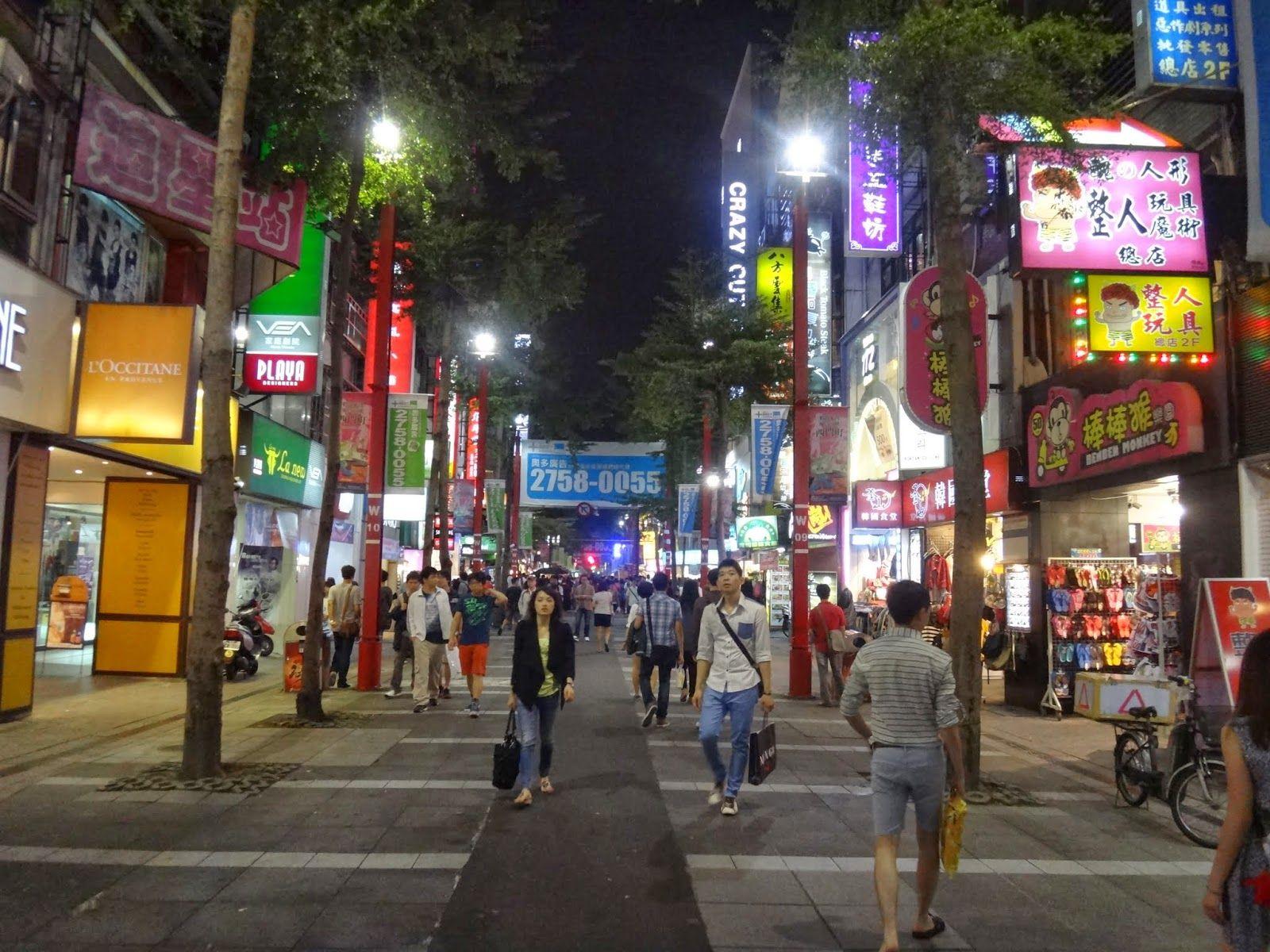 1600x1200 Ximending in Taipei (a busy night street for shopping and food)