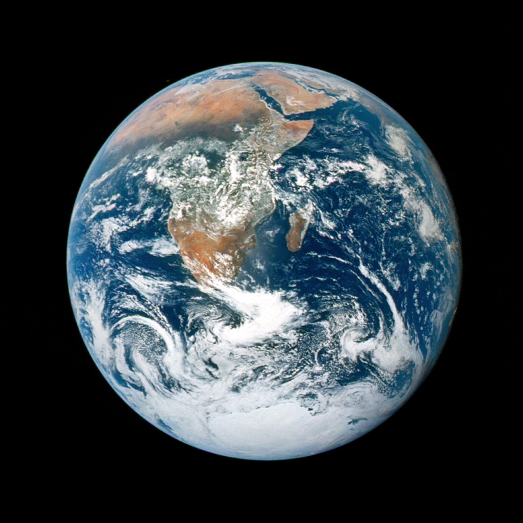 2048x2048 Planet Earth iPad Wallpaper