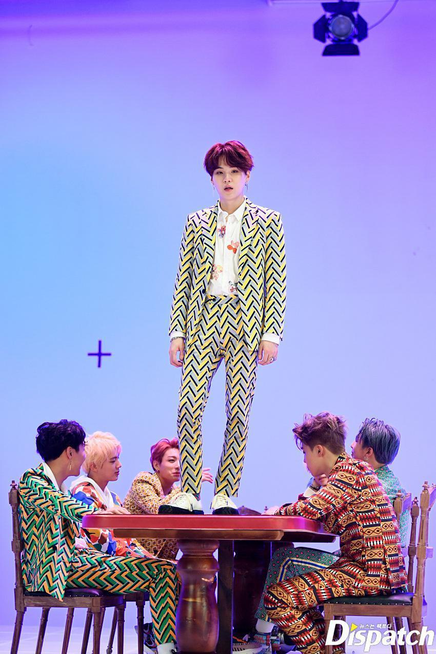850x1274 BTS Idol Group Photo Wallpaper