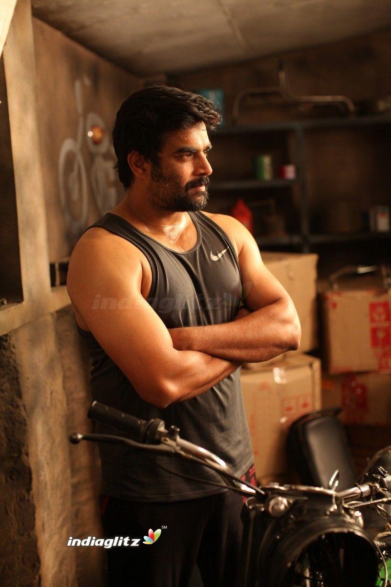 800x1201 Vikram Vedha Photo Movies photo, image, gallery, stills, clips