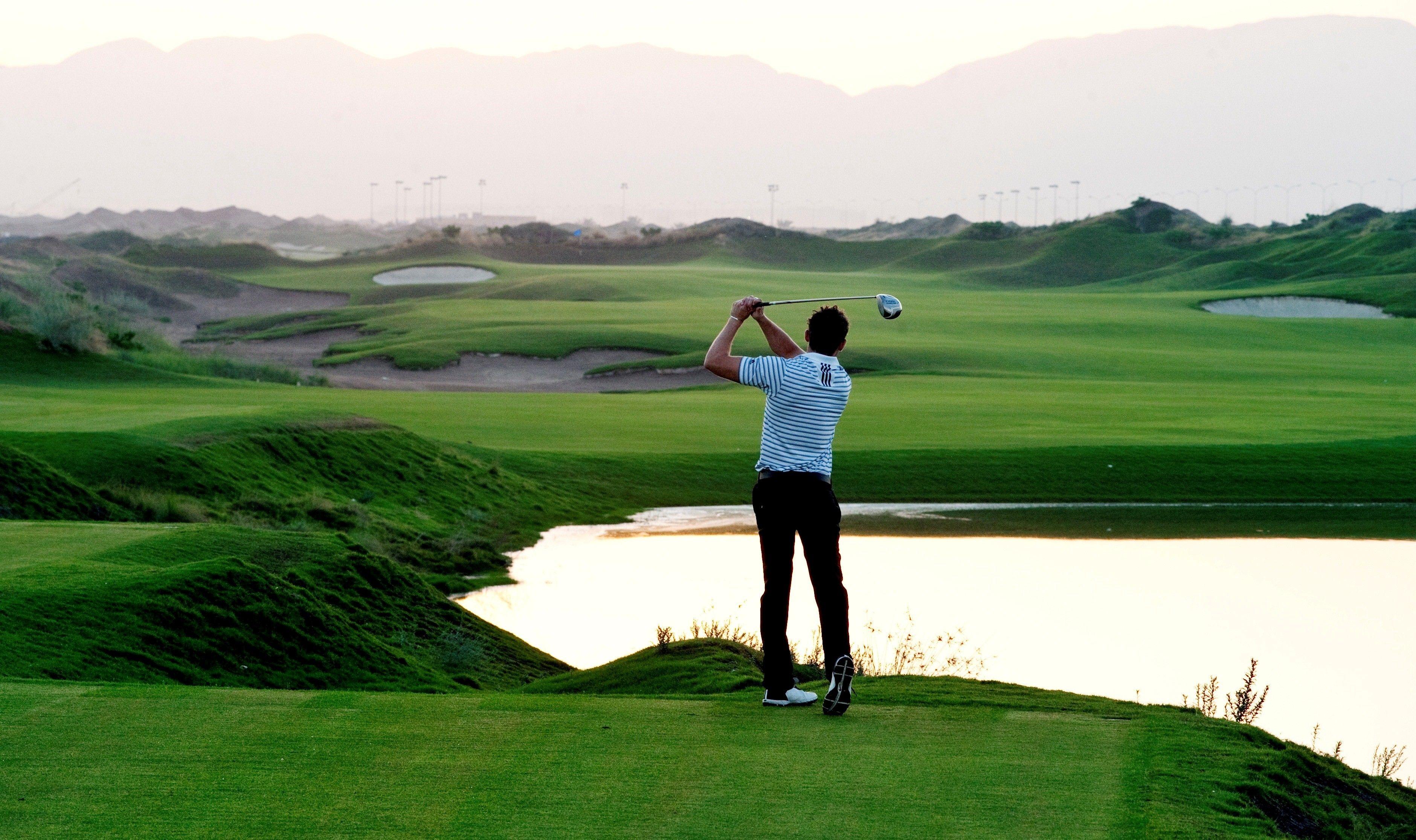 3760x2232 Player Hit the Golf Ball Pics