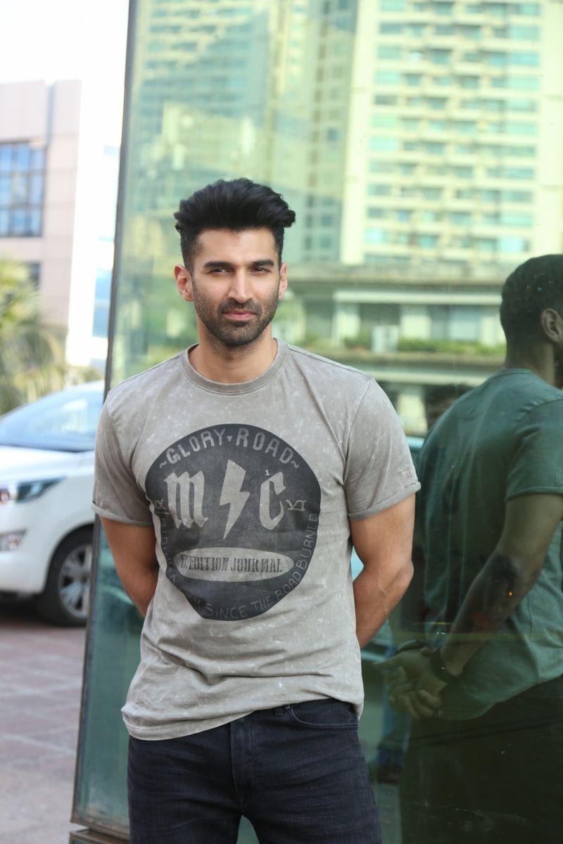 800x1200 Photos: Aditya Roy Kapoor And Disha Patani Rock The Casual Look At 'Malang' Promotions. Entertainment Photos