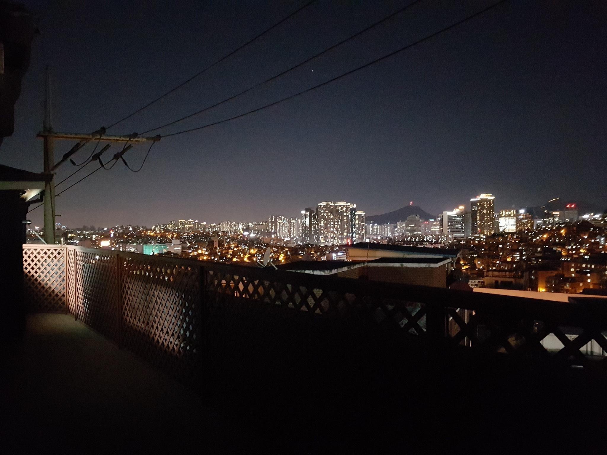 2048x1536 Rooftop house with city view near Namsan mountain Entire apartment (Seoul), Photo & Reviews