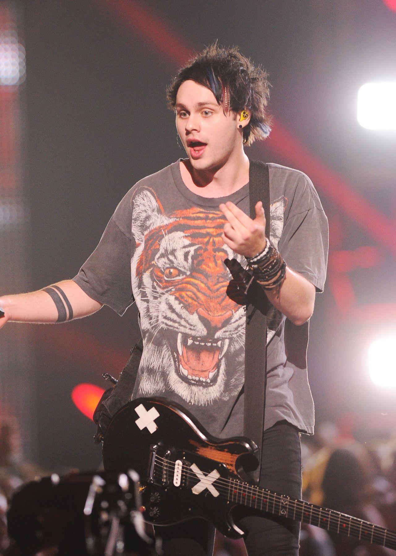 1280x1798 Vevo Certified Live clifford wallpaper