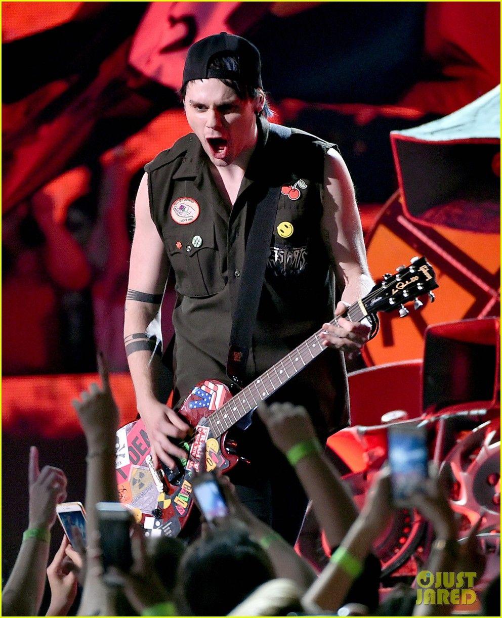 992x1222 Seconds of Summer Rock Out to 'She's Kinda Hot' at Teen Choice Awards 2015 Their Performance!: Photo 3439935 Teen Choice Awards, 5 Seconds of Summer, Ashton Irwin
