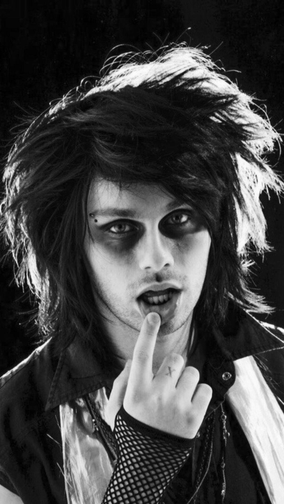 1082x1920 Axxe Clifford With Makeup