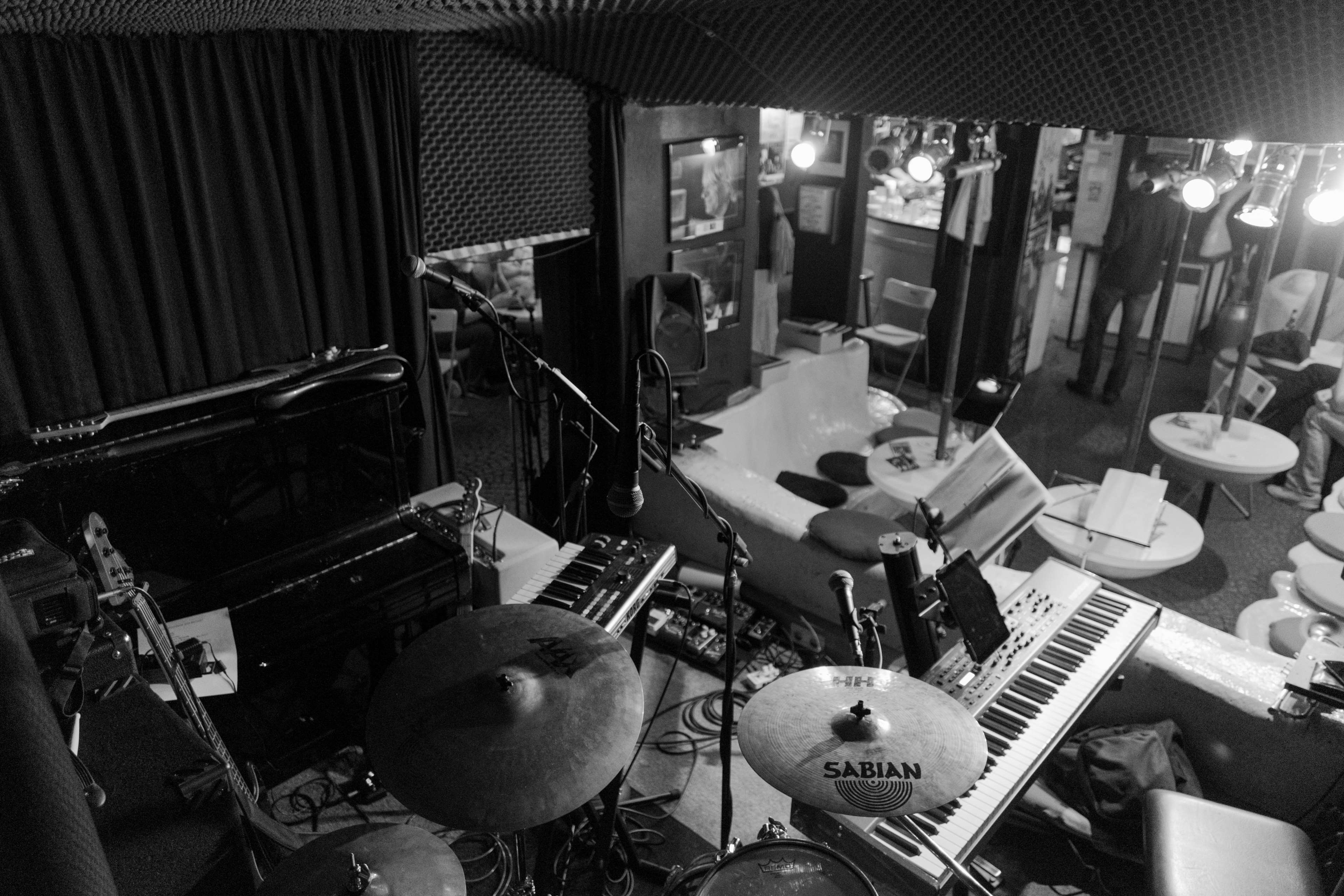 3840x2560 artists, band, bar, bass, black and white, cable, celebrate, concert, counter, curtain, dance, decibel, dining tables, drums, evening, fans, gig, good mood, guitar, keyboard, light, lighting, lights, live, live concert, 4k