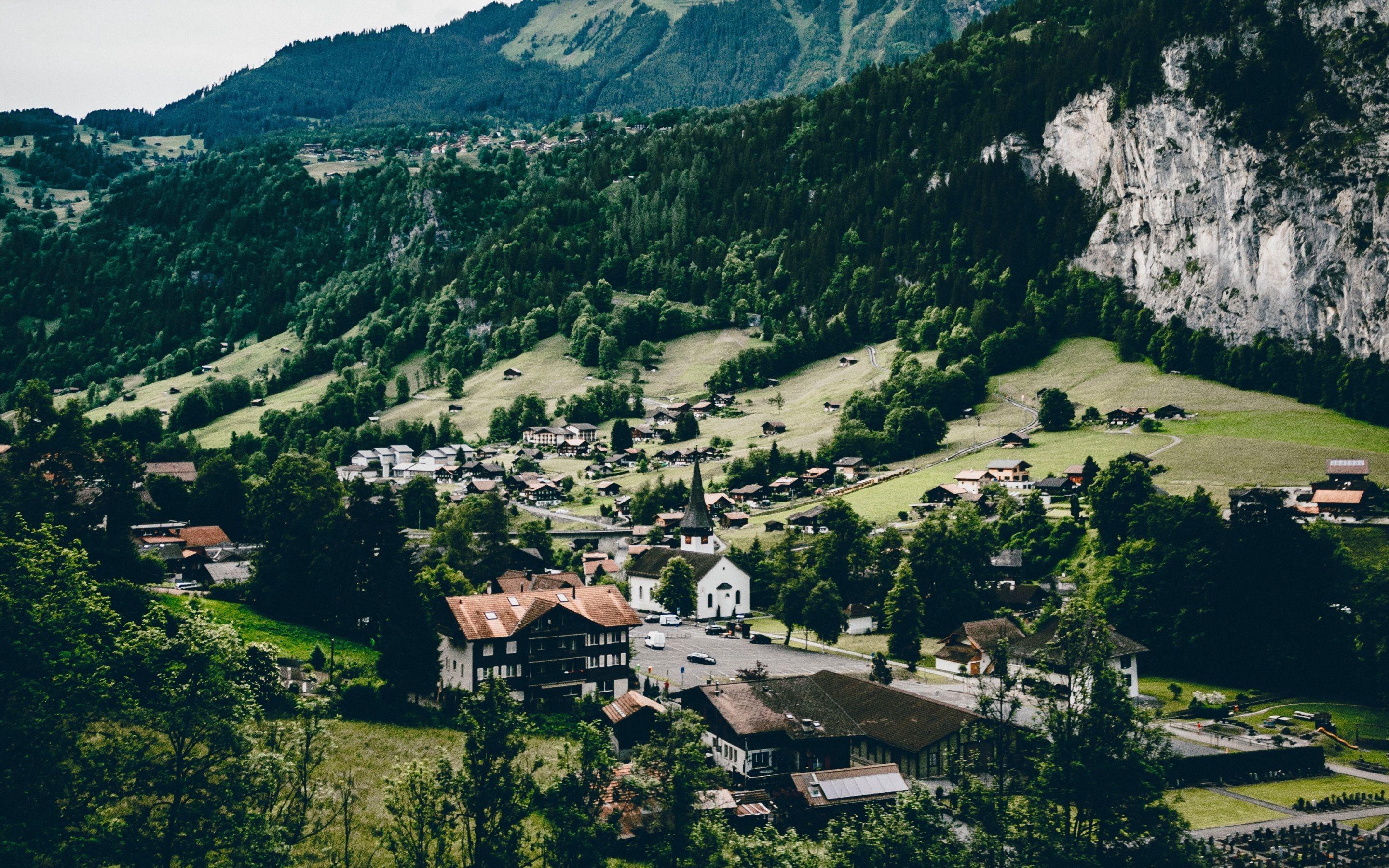 2880x1800 Wallpaper 4k village, mountains, view from above, lauterbrunnen, switzerland 4k Mountains, view from above, village