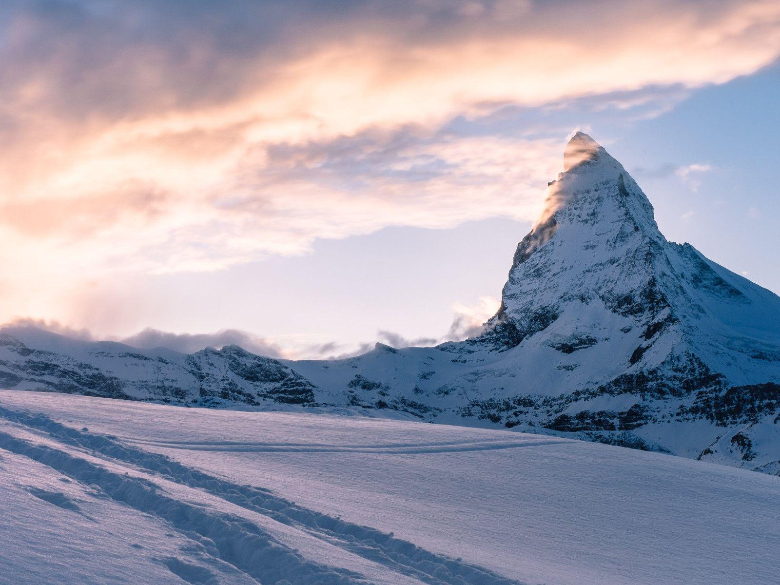 1600x1200 Download wallpaper: Swiss Alps. Matterhorn mountain peak 1600x1200