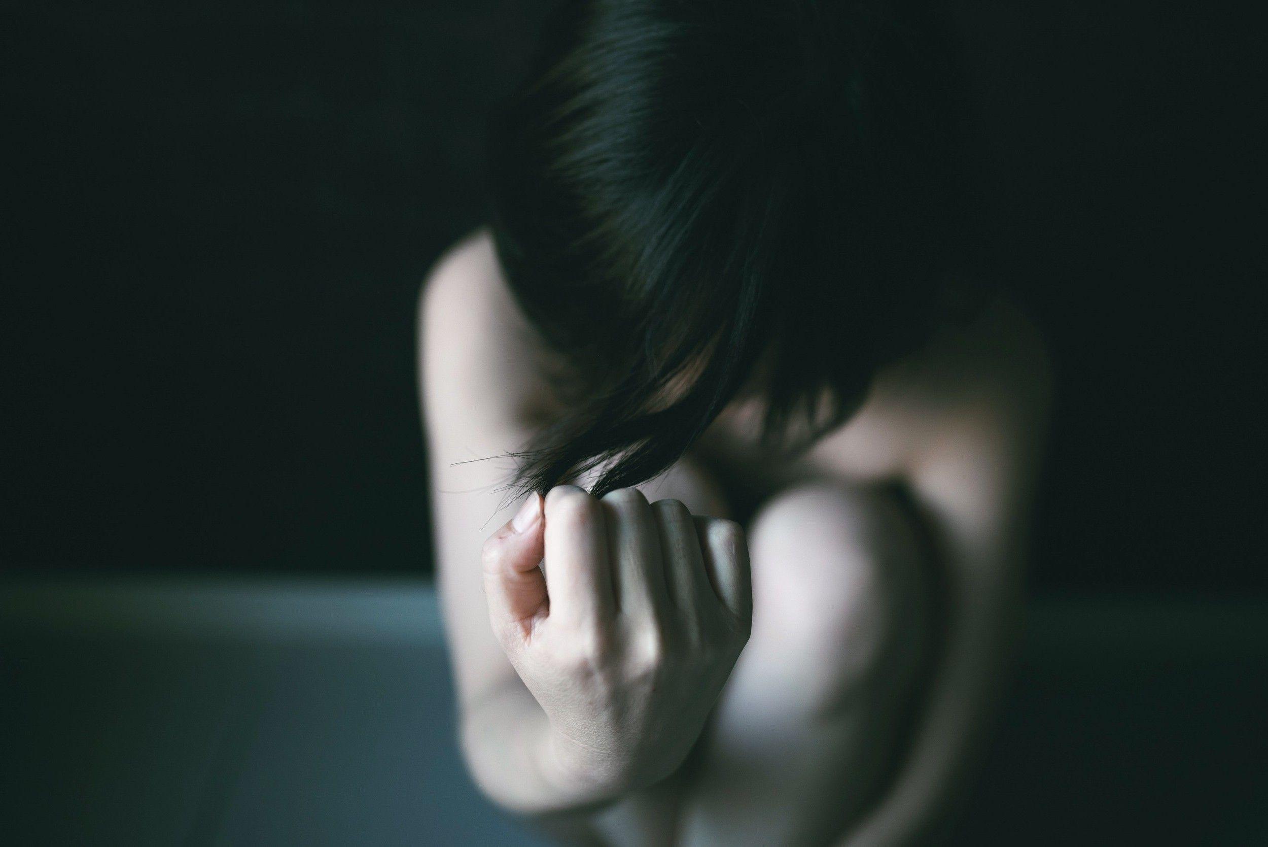 2500x1669 women, Sitting, Hand, Fists, Dark Wallpaper HD / Desktop and Mobile Background