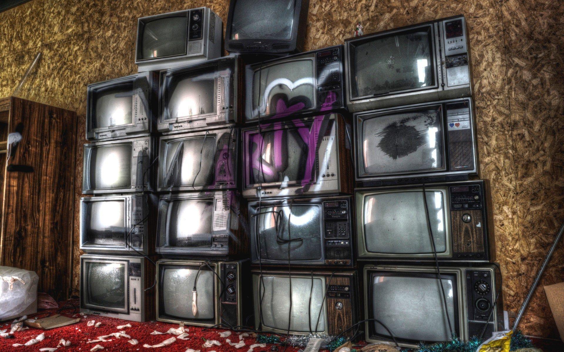1920x1200 Desktop Wallpaper HDRI Graffiti Old television 1920x1200
