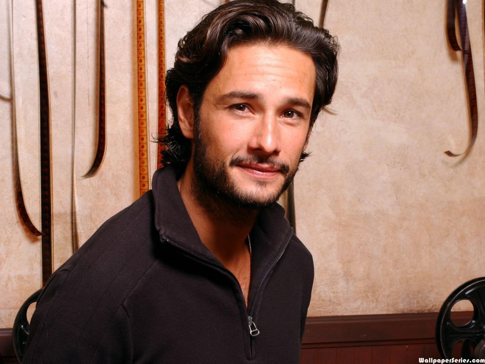 1600x1200 HD Rodrigo Santoro HD Wallpaper