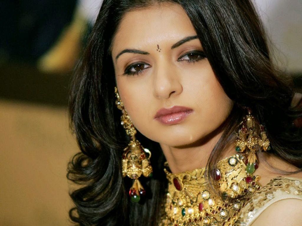 1024x768 Book / Hire CELEBRITY APPEARANCE Bhagyashree Patwardhan for Events in Best Prices