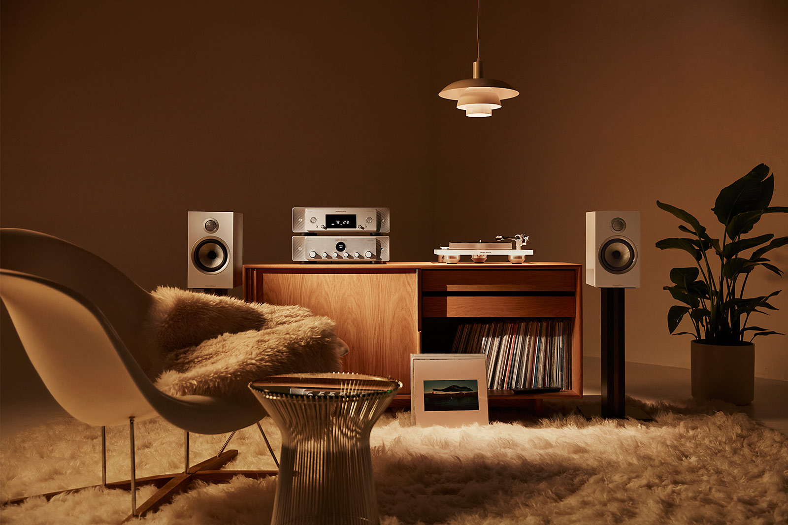 1600x1066 A Journey into Modern Musical Luxury with Marantz