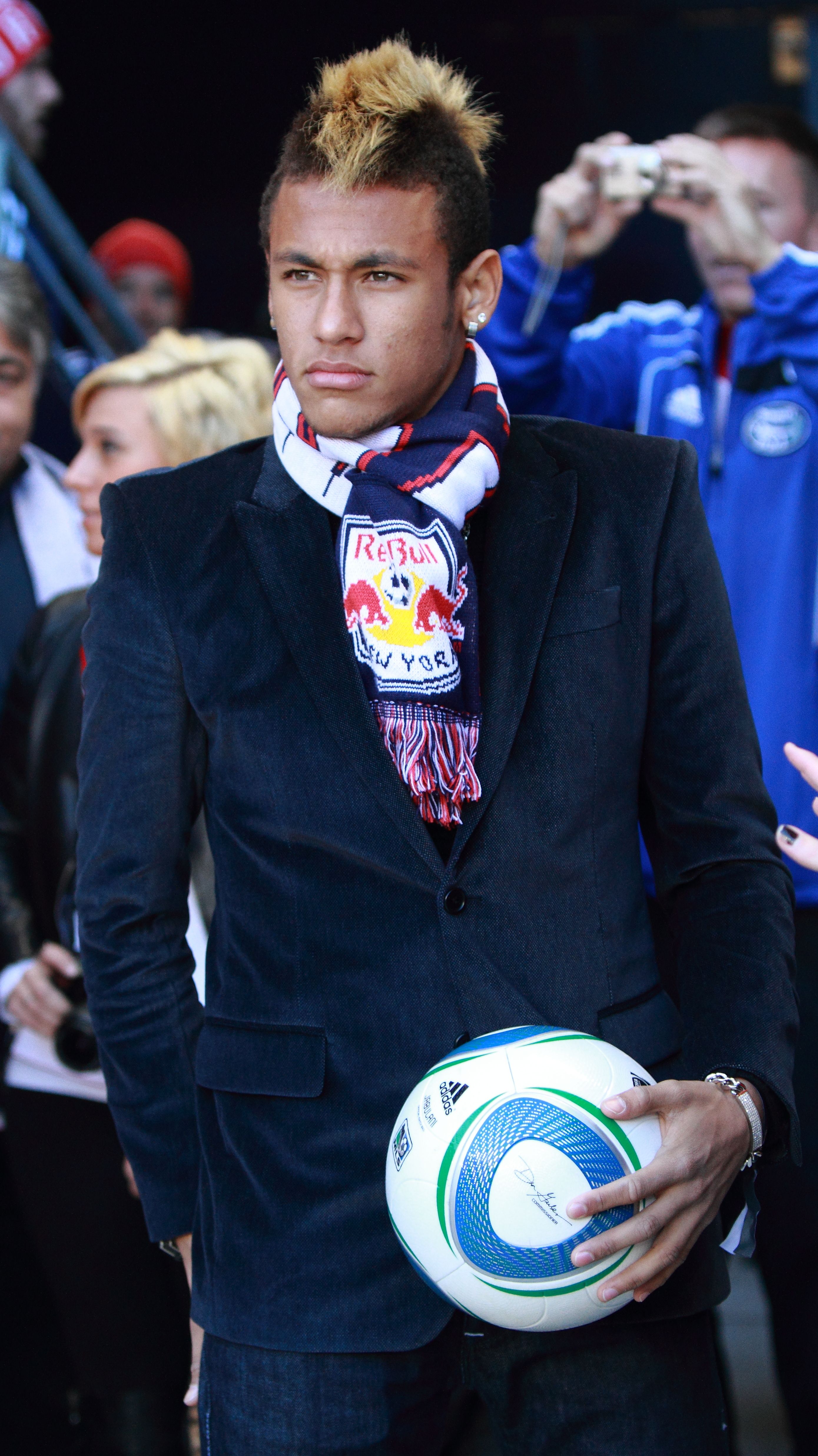 2779x4946 Neymar visiting Red Bull