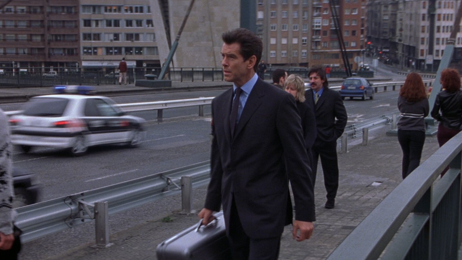 1600x900 Charcoal Suit in Bilbao in The World Is Not Enough