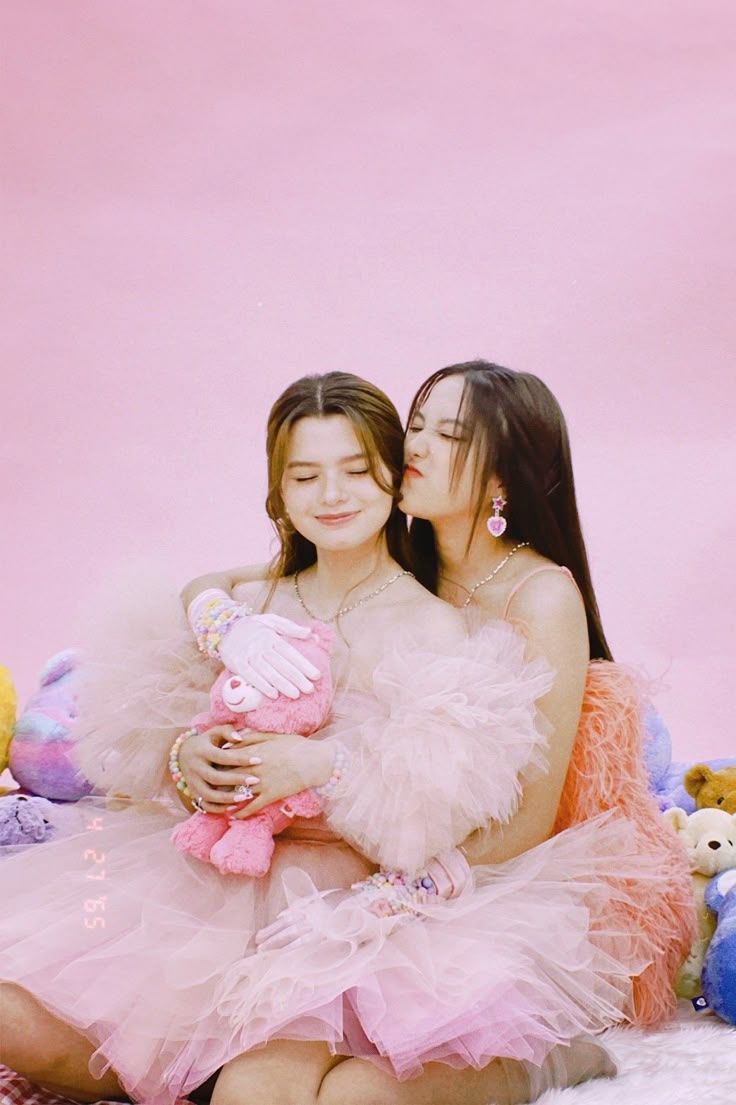 736x1105 becky and freen