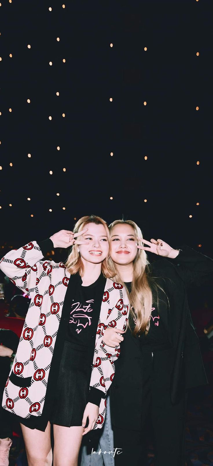 736x1612 Freenbecky wallpaper aesthetic. Freenbecky lockscreen, Gap the series wallpaper aesthetic, Girls girls girls