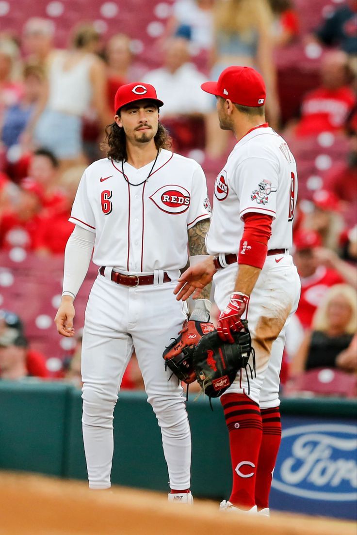 736x1104 Jonathan India and Joey Votto sharing some words