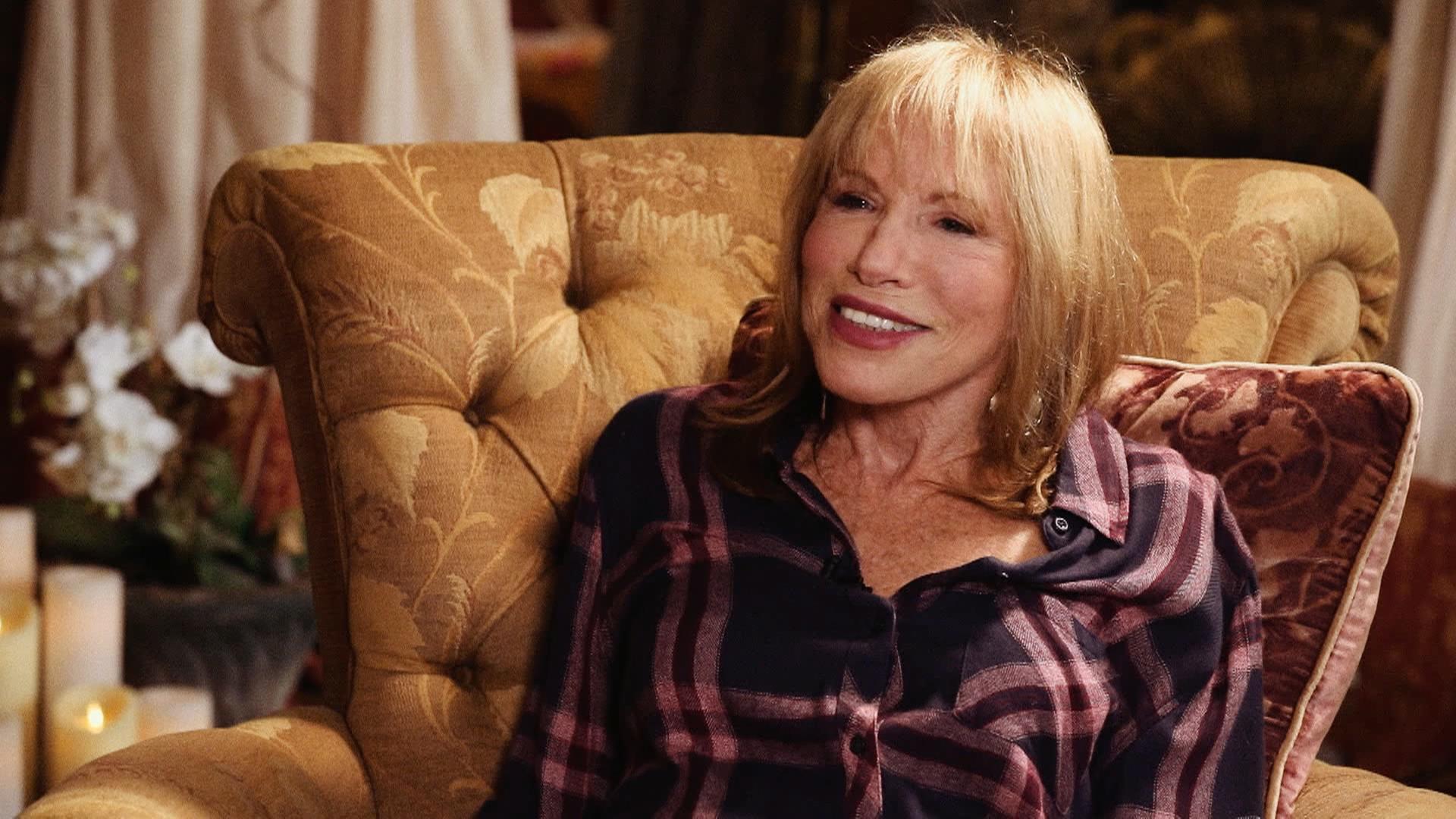 1920x1080 Carly Simon Jackie Onassis Interview Extended Cut: Carly Simon Opens Up About Special Bond With Jackie