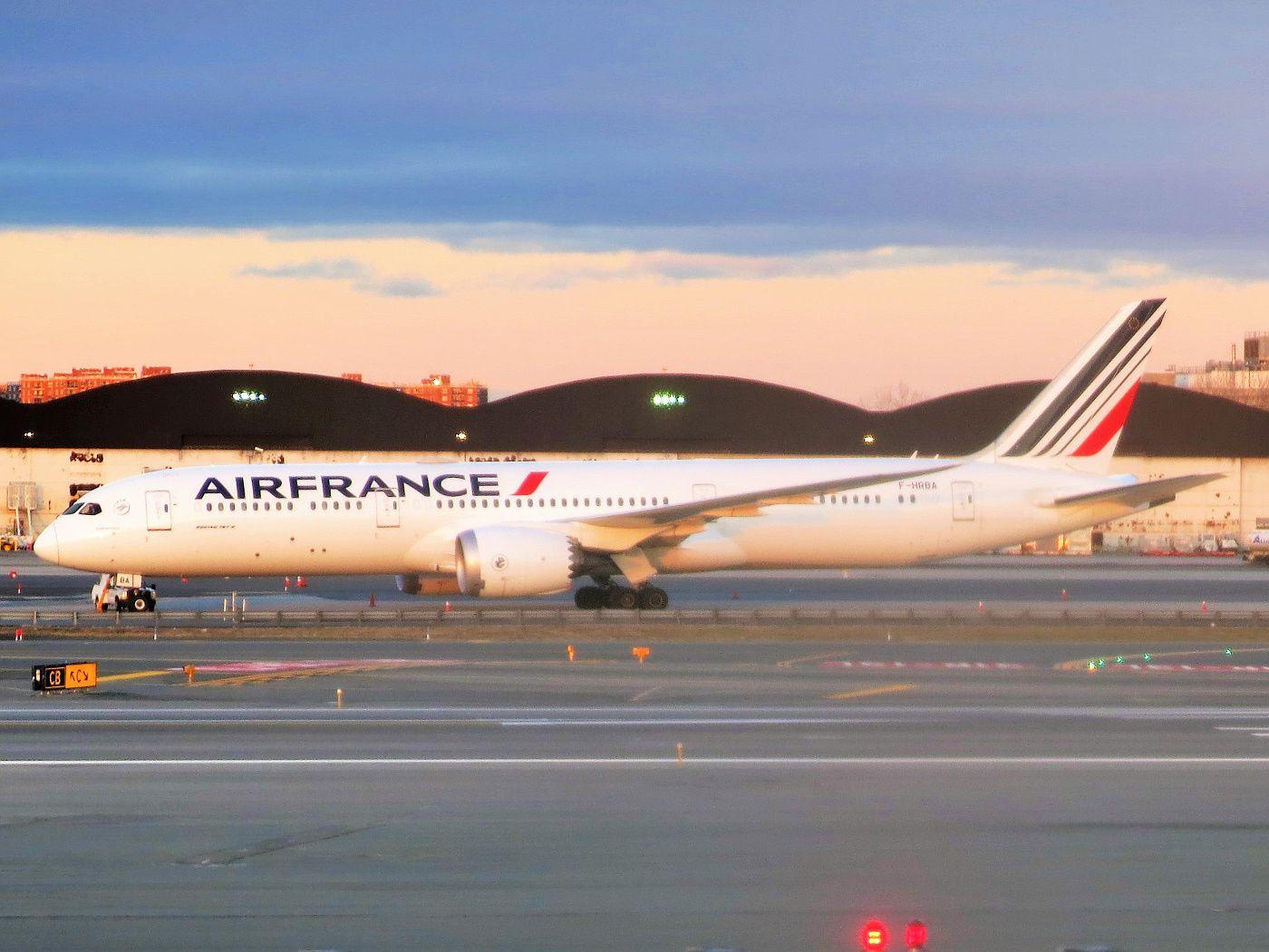 1400x1050 Air France Boeing 787 9 Dreamliner F HRBA Parked At JFK