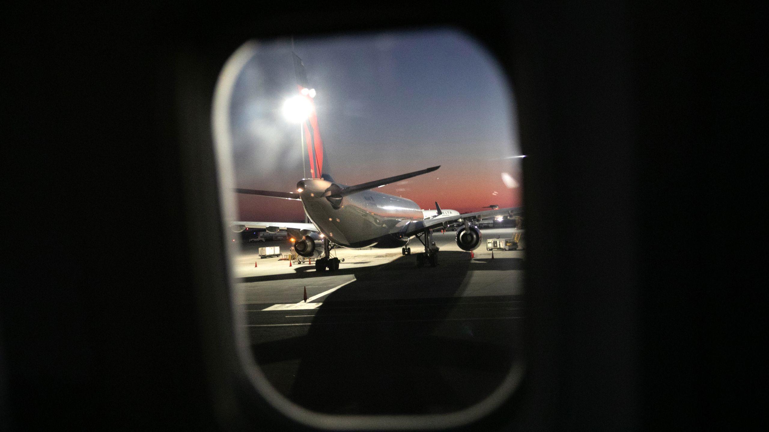 2560x1440 FAA Briefly Suspended Flights To NYC Area Airports After Coronavirus Case Confirmed At Air Traffic Control