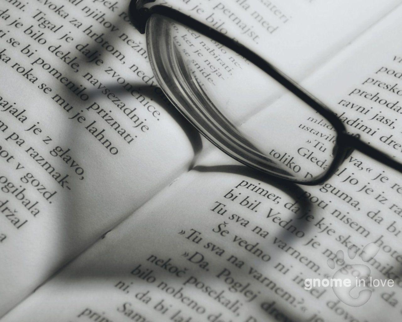 1280x1024 White Books Wallpaper