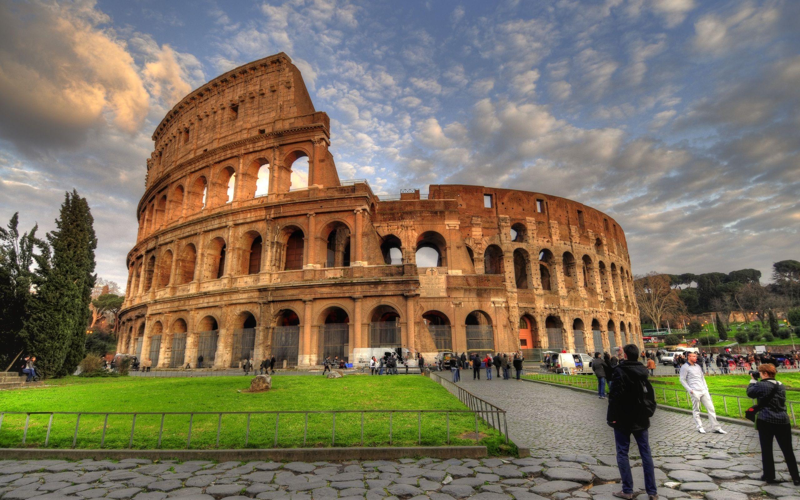 2560x1600 Roman Colosseum Panorama Wallpaper