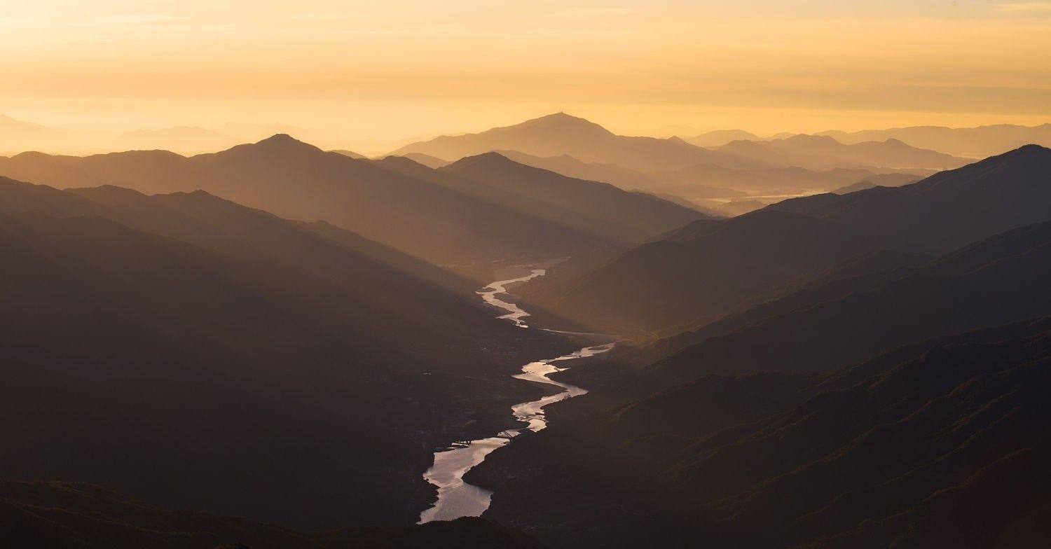 1500x784 #morning, #photography, #mist, #river, #landscape, #mountains, #sun rays, #nature, #sunlight, #South Korea wallpaper. Mocah.org HD Wallpaper
