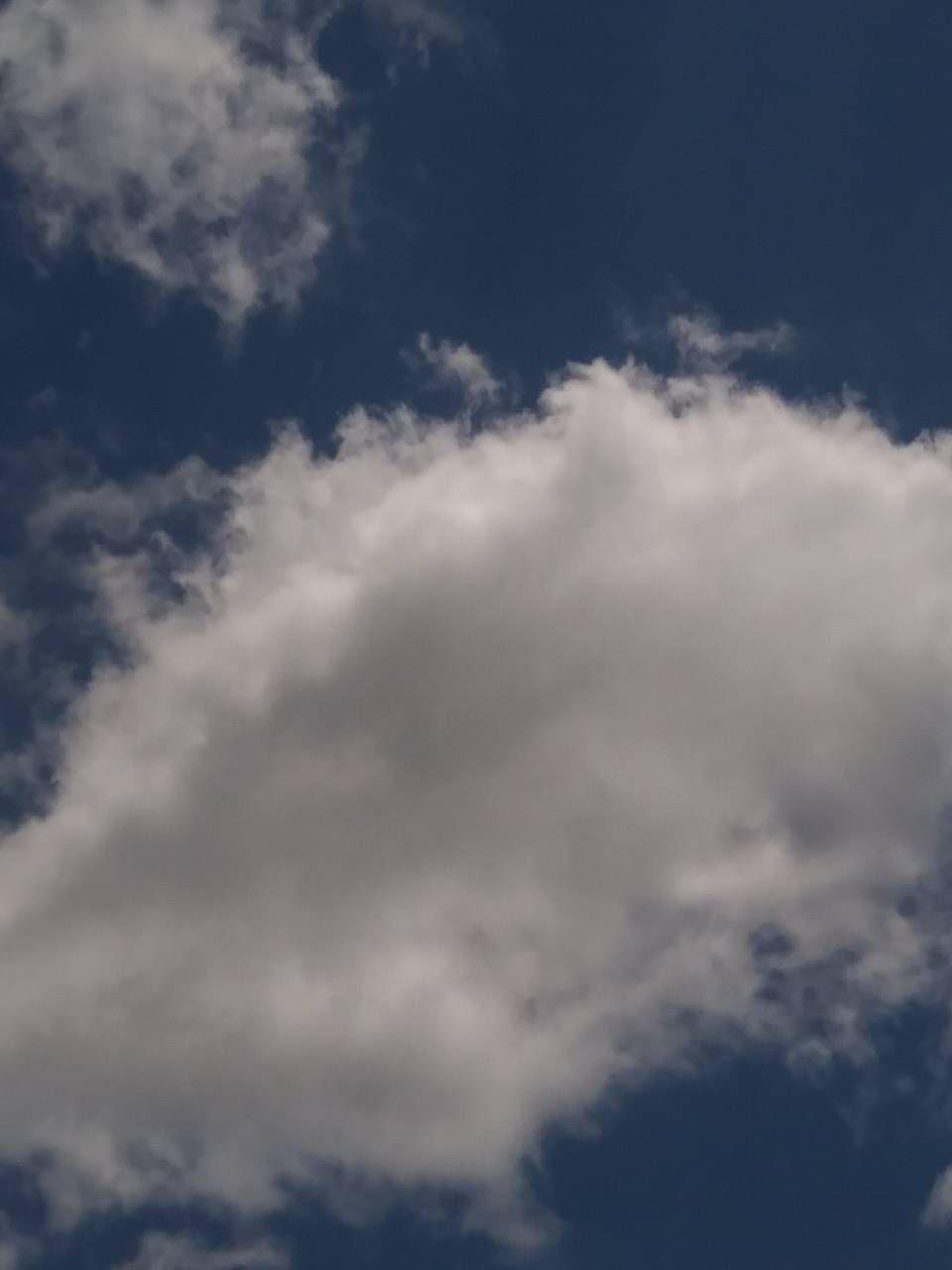 960x1280 Kawaii cloud wallpaper