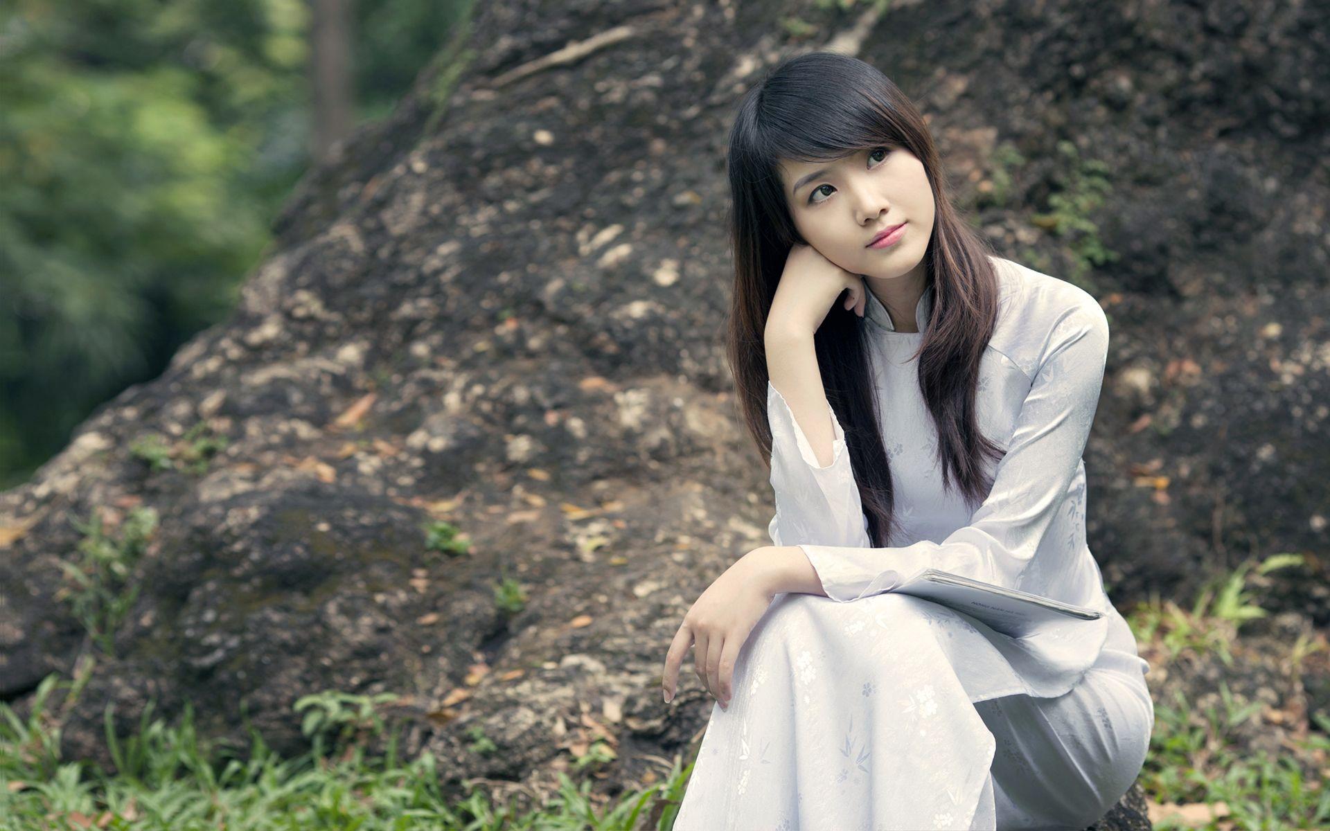 1920x1200 Beautiful Vietnamese girl in white