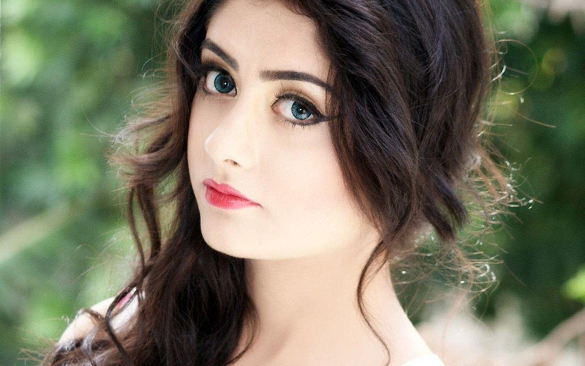 1920x1200 Ronica Singh Beautiful Eyes Wallpaper 13757