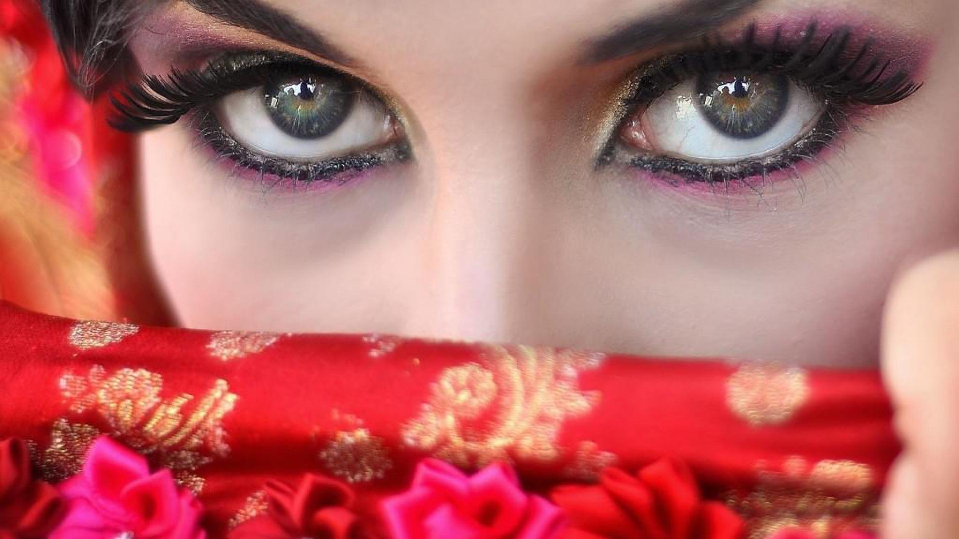 1920x1080 Beautiful Eyes Wallpaper