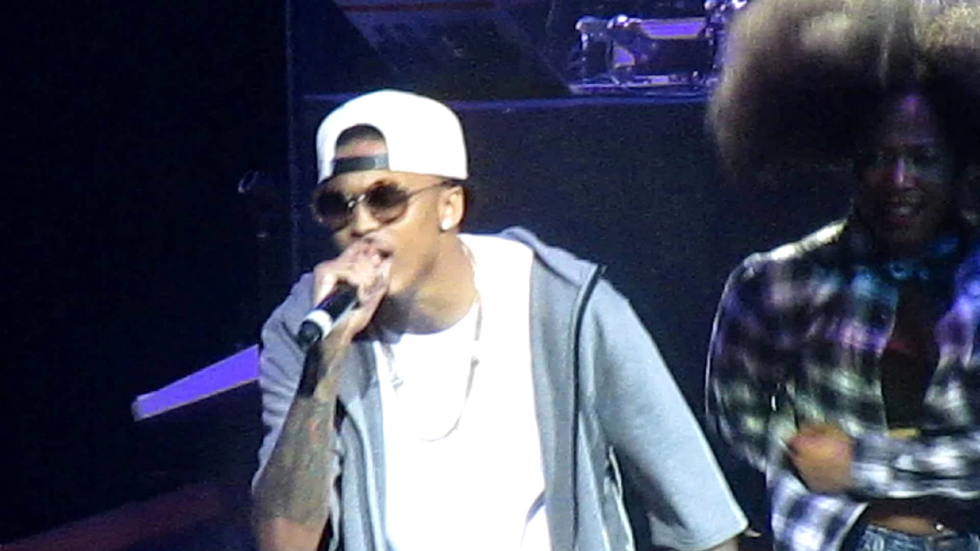 1920x1080 August Alsina Performing on Stage