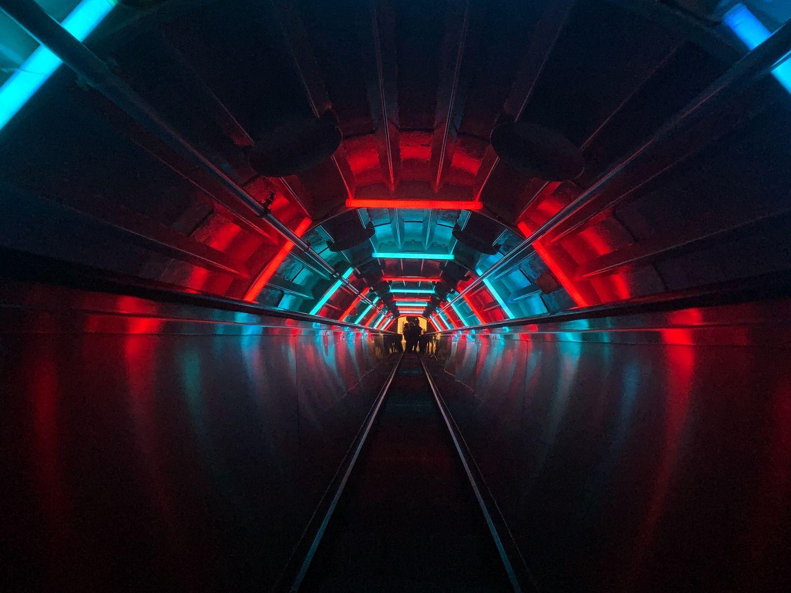 1600x1200 Download wallpaper 1600x1200 escalator, tunnel, dark, neon, blue, red standard 4:3 HD background