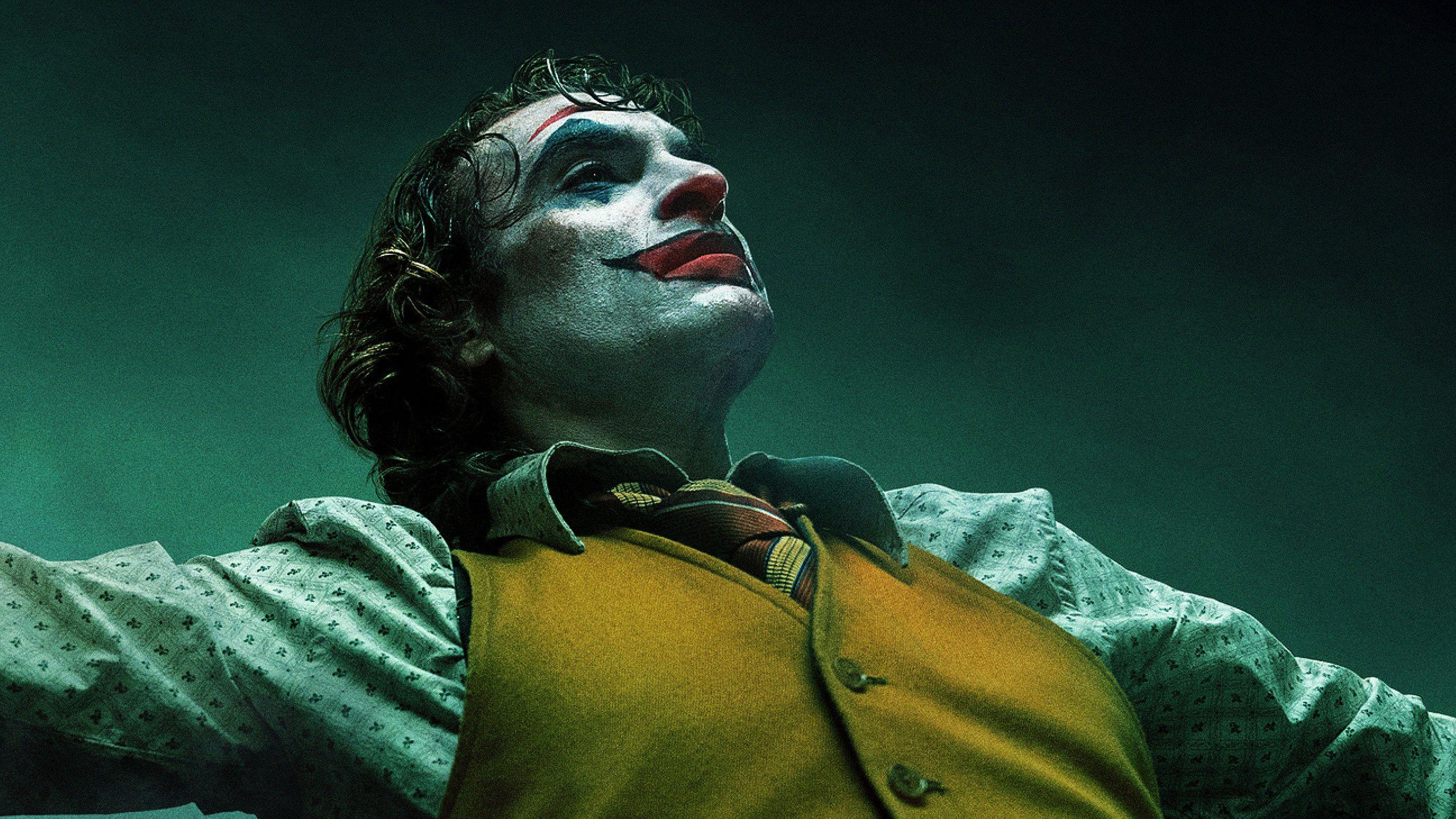 2560x1440 Joaquin Phoenix as Joker 2019 Wallpaper