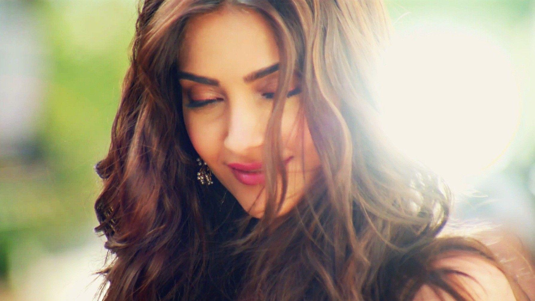 1788x1006 Sonam Kapoor Wallpaper HD Background Free Download