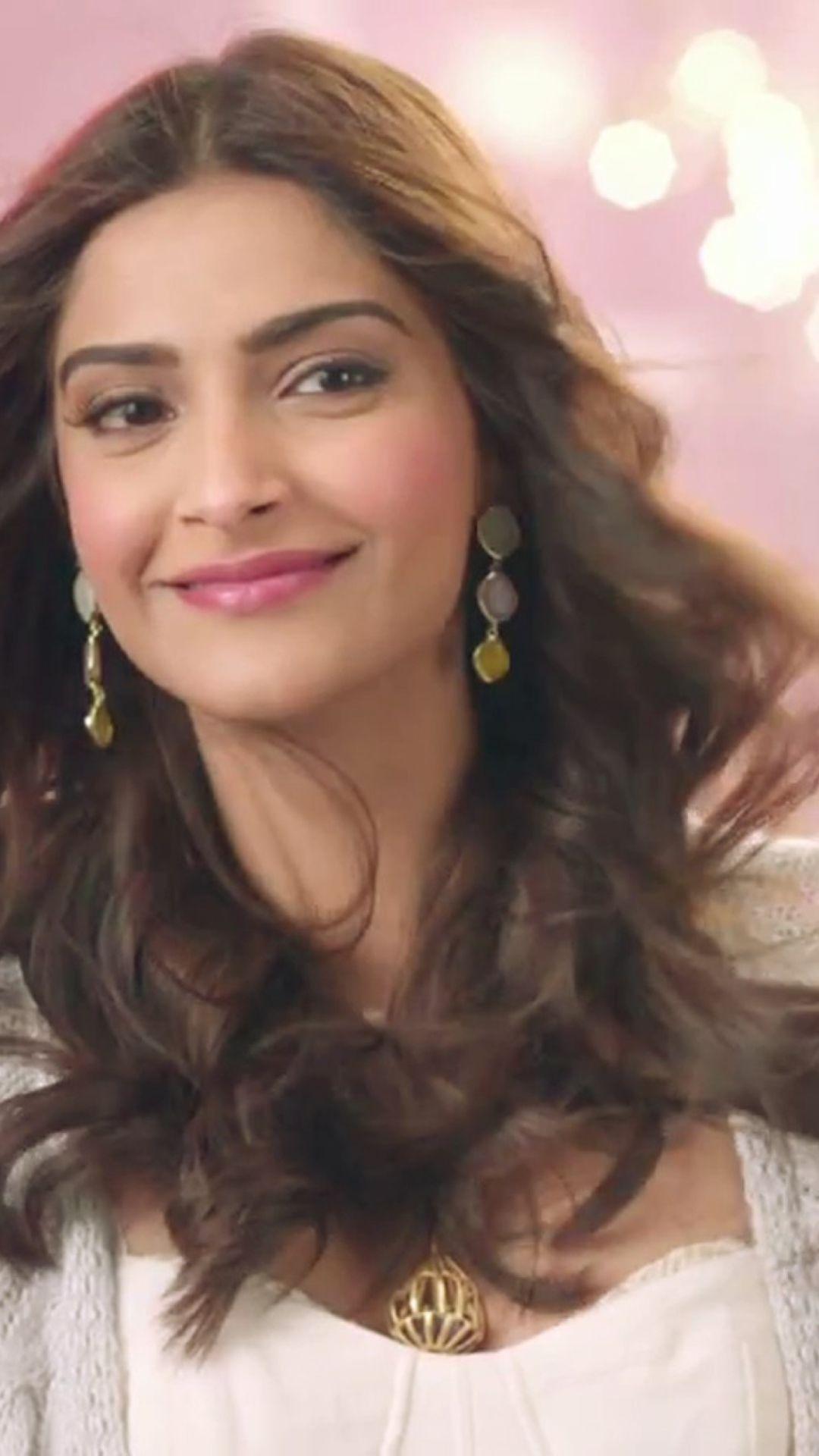 1080x1920 Sonam Kapoor Wallpaper