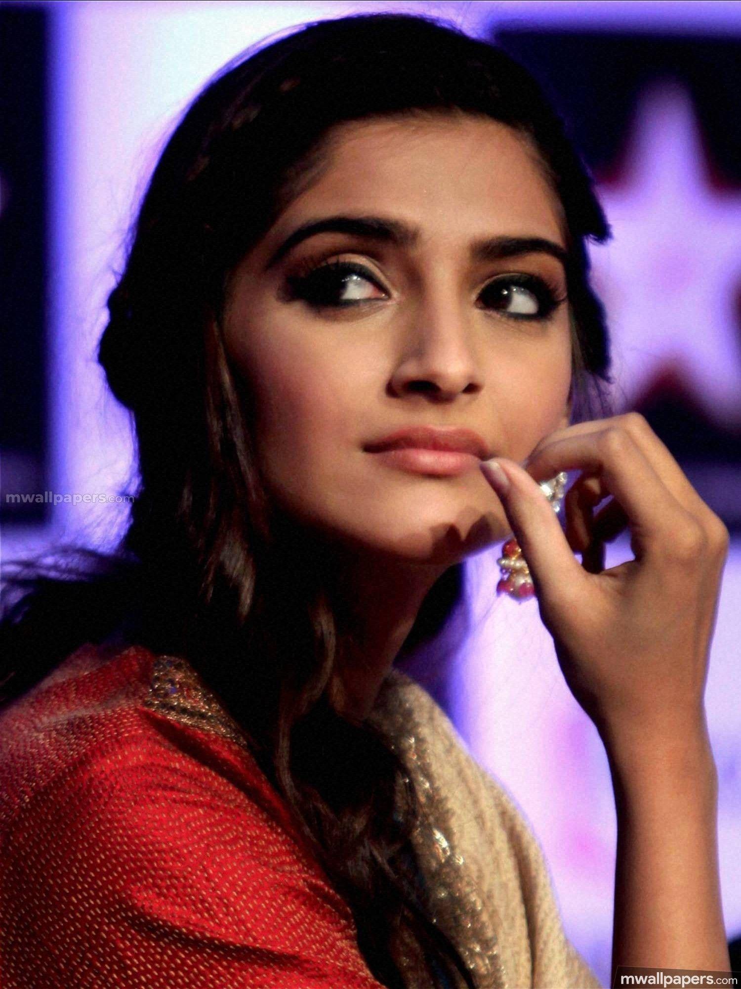 1500x2000 Sonam Kapoor Cute HD Photo (1080p) (1500x2000) (2020)