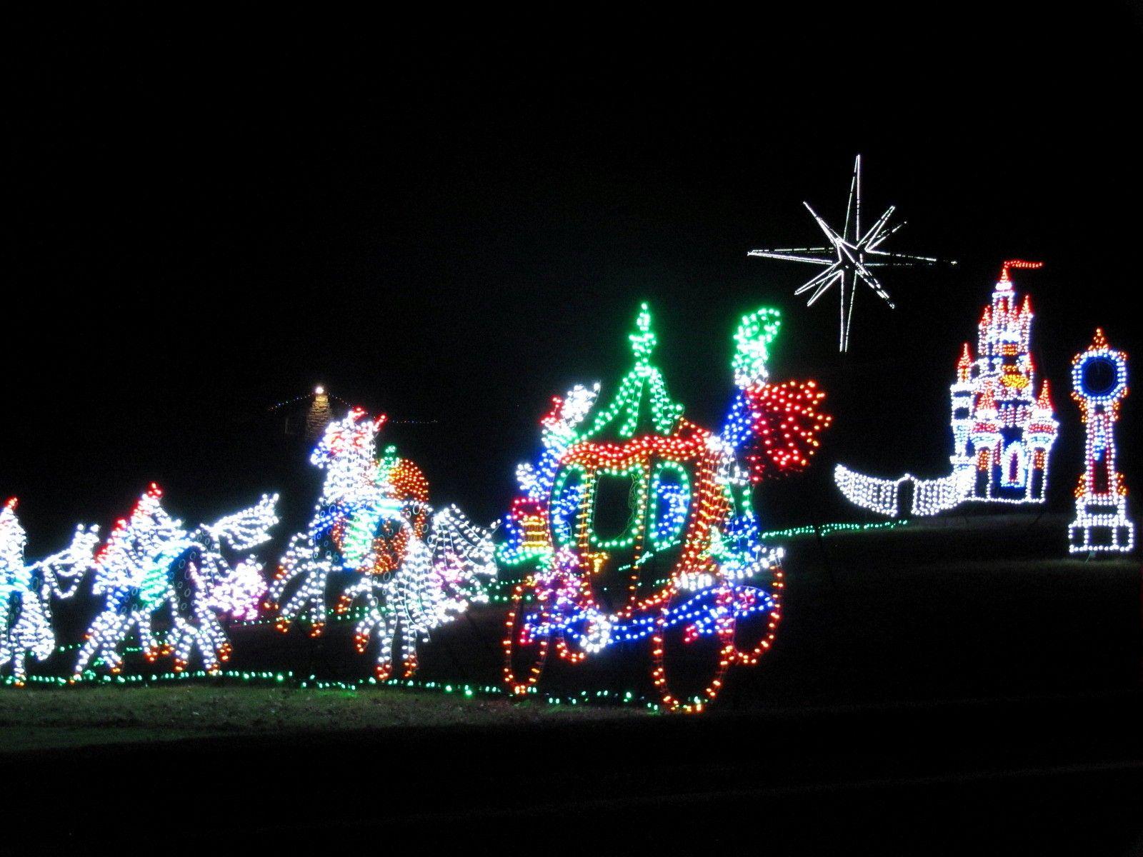 1600x1200 Winter: Winter Decorations Christmas Disney Nature Lights Coach