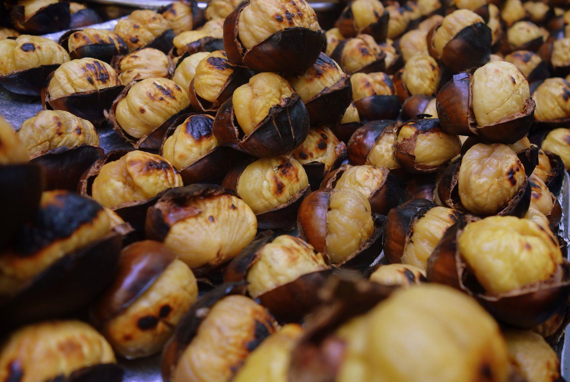2000x1341 Winter street istanbul chestnut street food delicious street