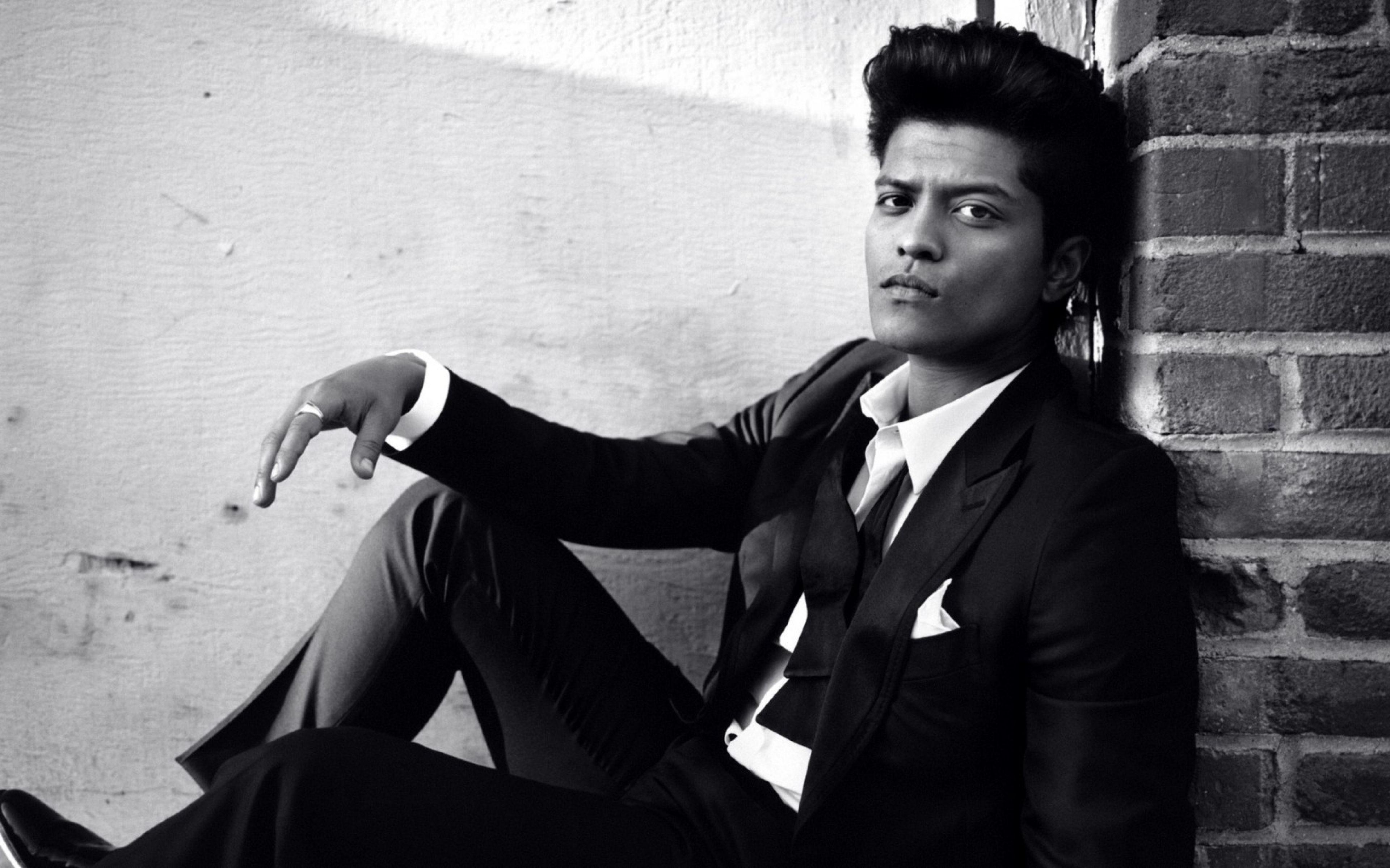 3840x2400 Bruno Mars Wallpaper