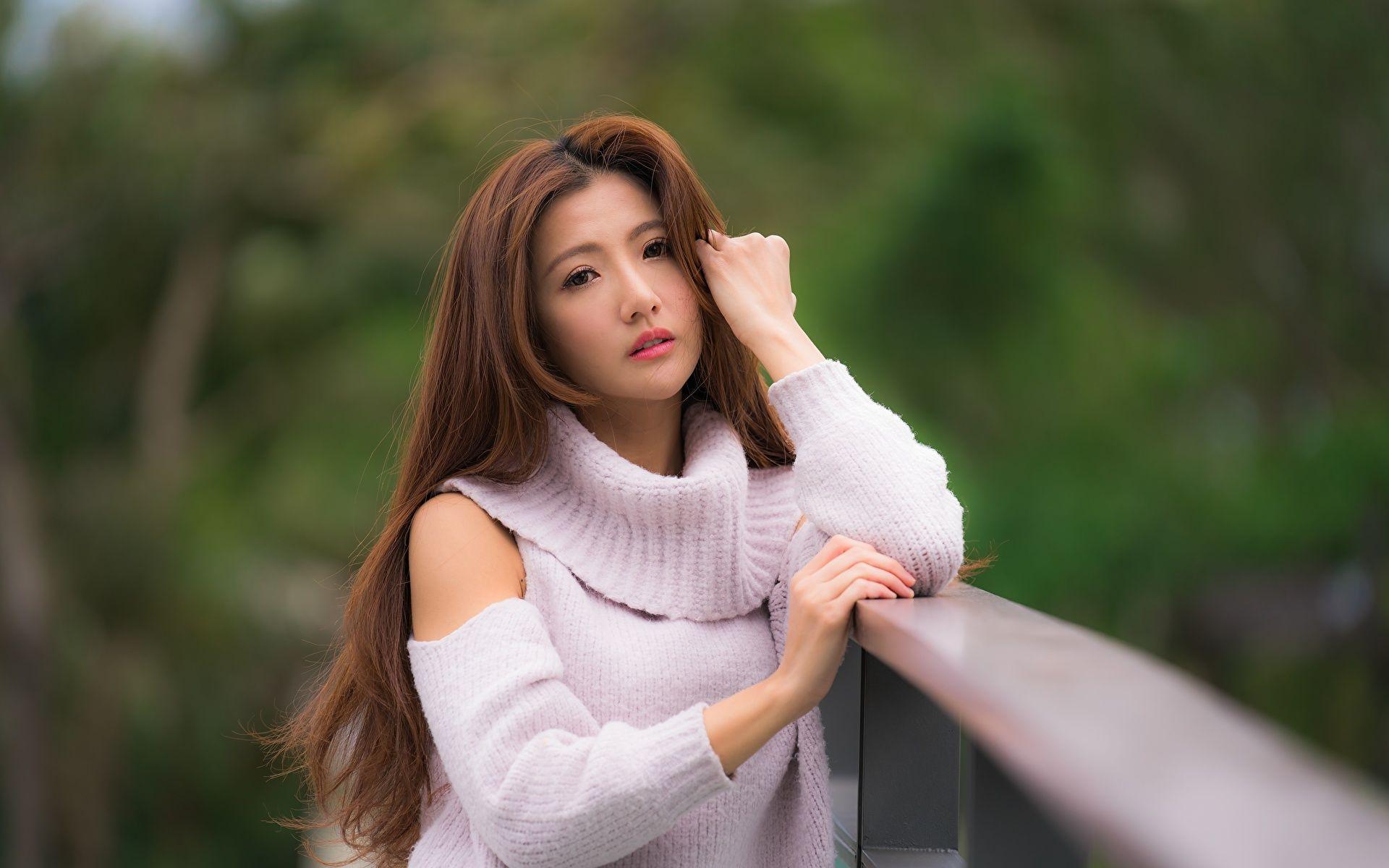 1920x1200 Wallpaper Brown haired blurred background young woman 1920x1200