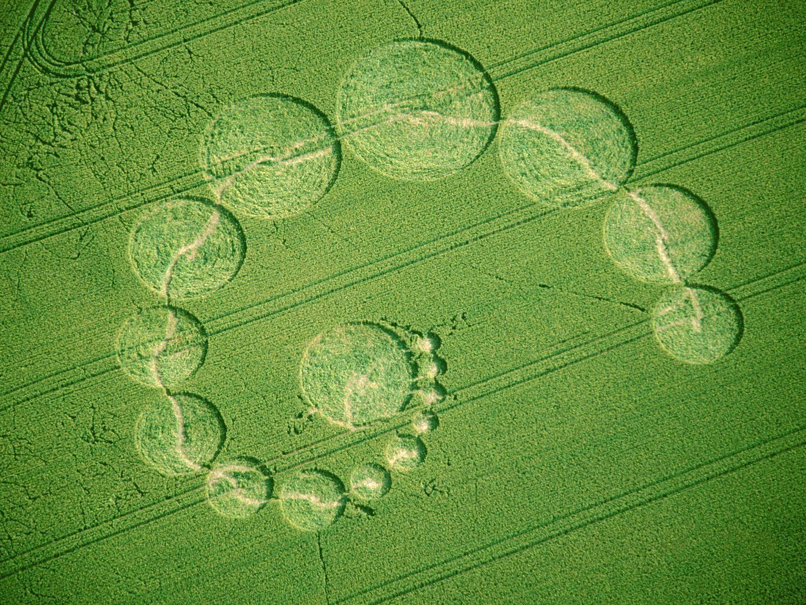 1600x1200 Crop Circle Wallpaper