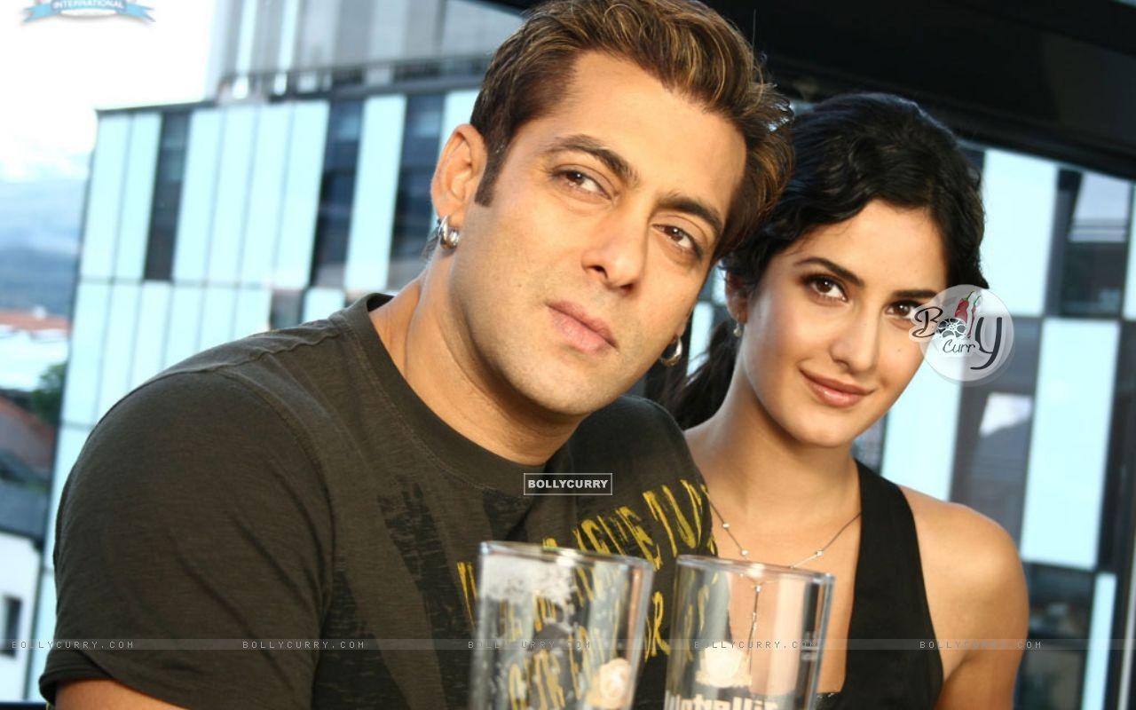 1280x800 Wallpaper and Katrina looking someone size:1280x800