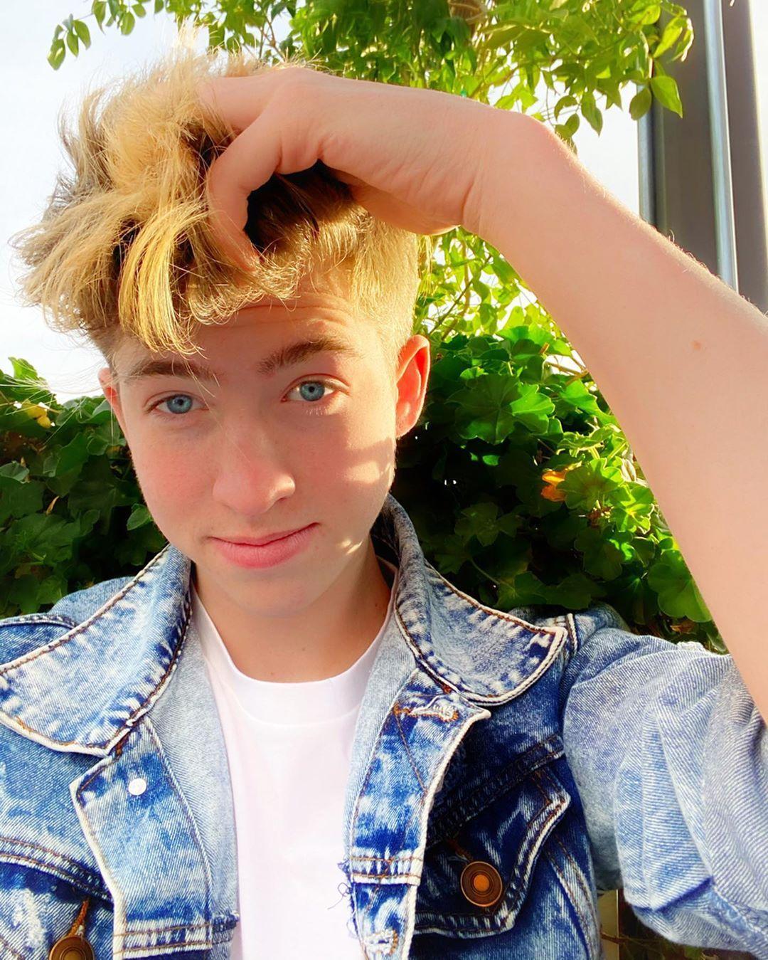 18 Tik Tok Famous People Paling Baru 