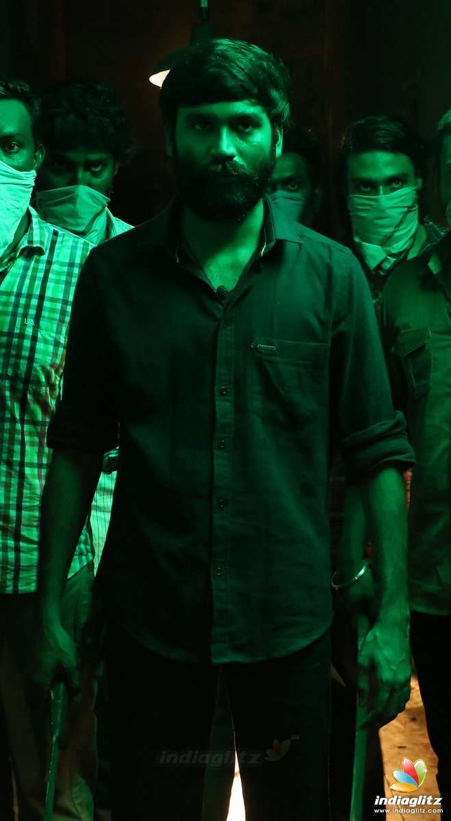 659x1199 Vada Chennai Photo Movies photo, image, gallery, stills, clips
