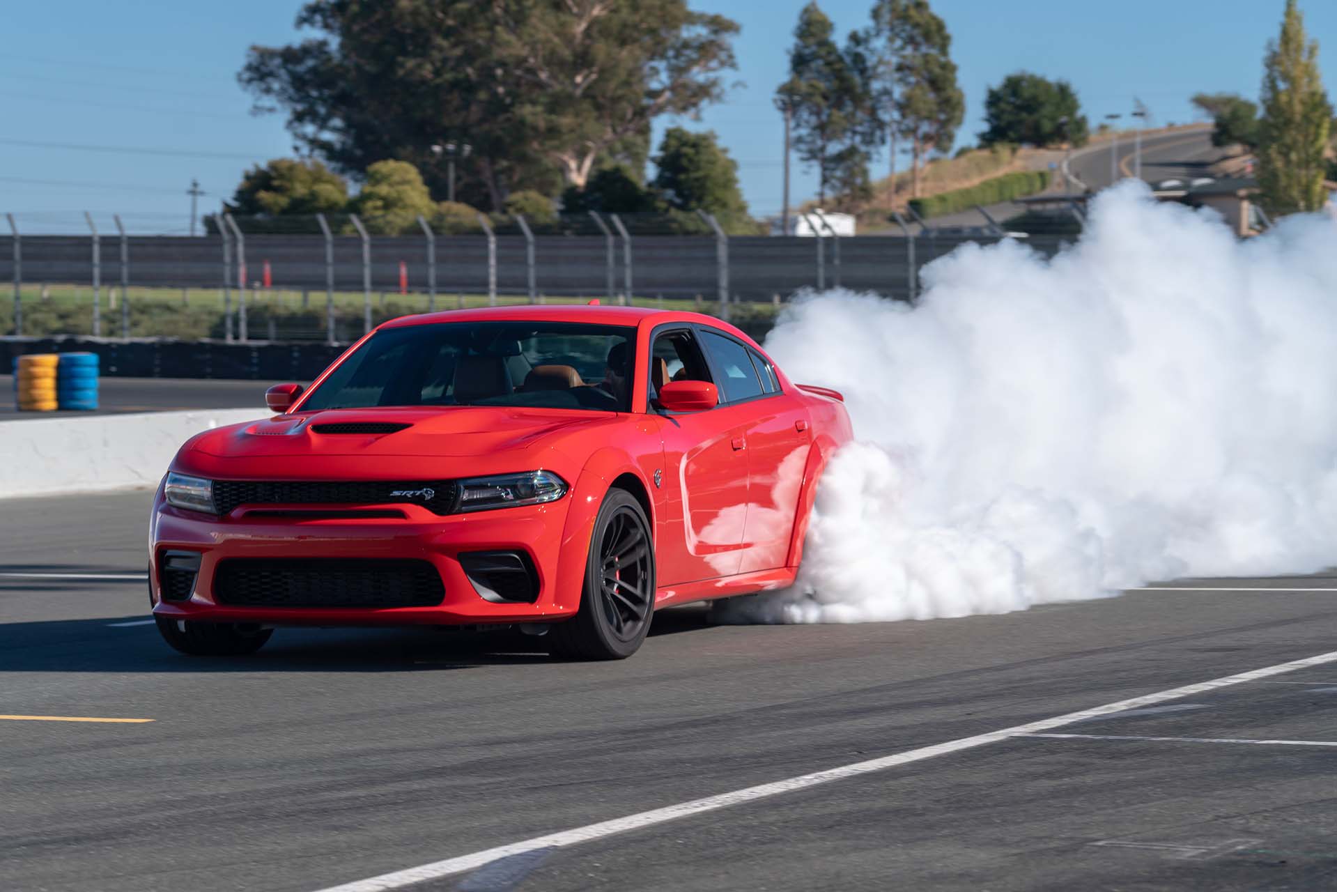 2015 Dodge Charger Hellcat Does a Burnout as BreakIn Procedure   autoevolution