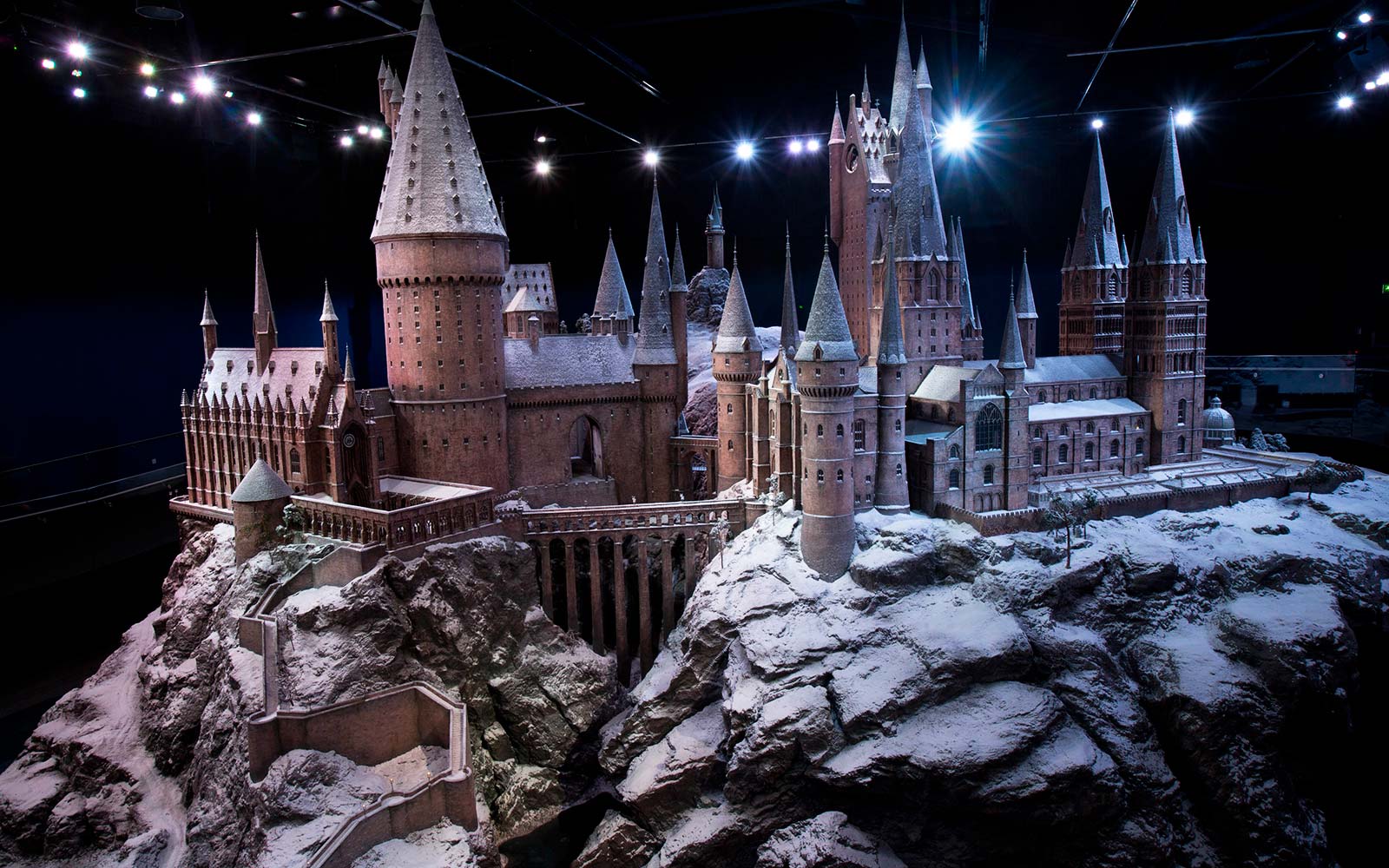 1600x1000 Hogwarts Christmas Wallpaper