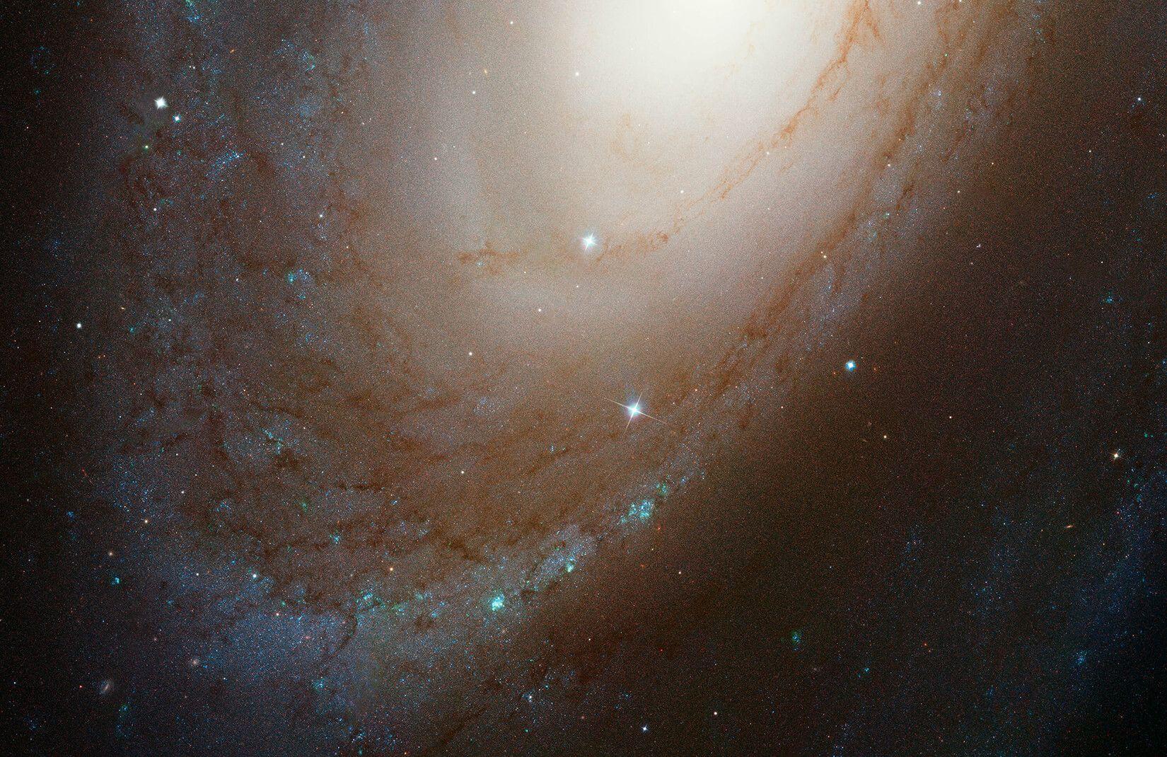 1650x1070 Spiral Galaxy Supernova Wallpaper Mural